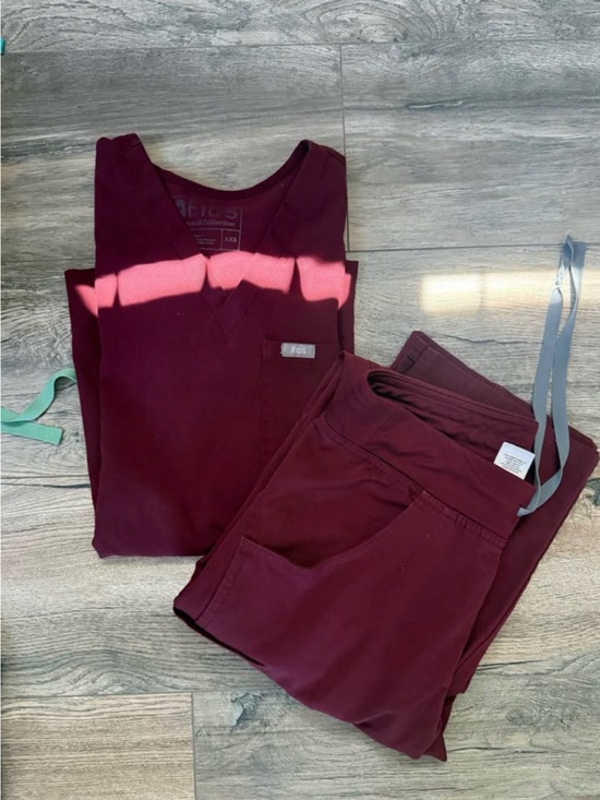 Figs Other - Figs Women's Scrub Set in Burgundy XXS